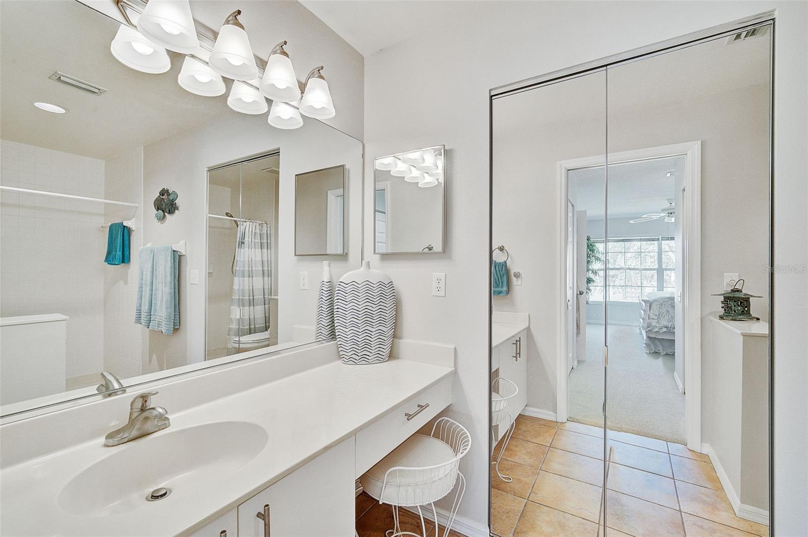 Image 19 of 33 For 4706 Sand Trap Street Circle E 202