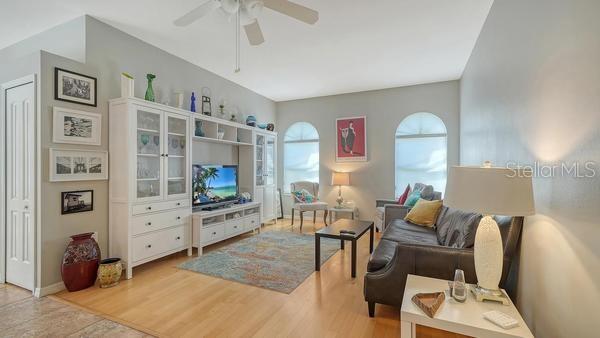 Image 18 of 45 For 9528 Hawksmoor Lane