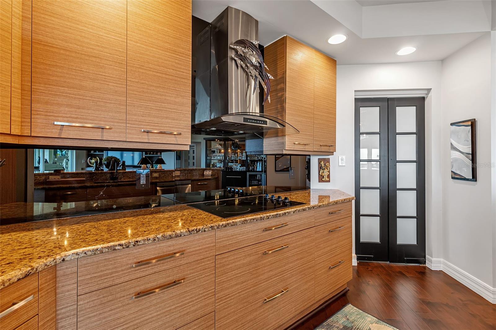 Image 21 of 96 For 385 Point Road 704