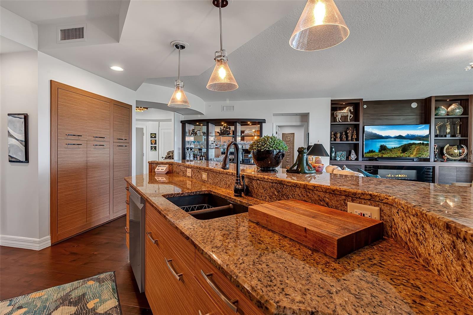 Image 25 of 96 For 385 Point Road 704