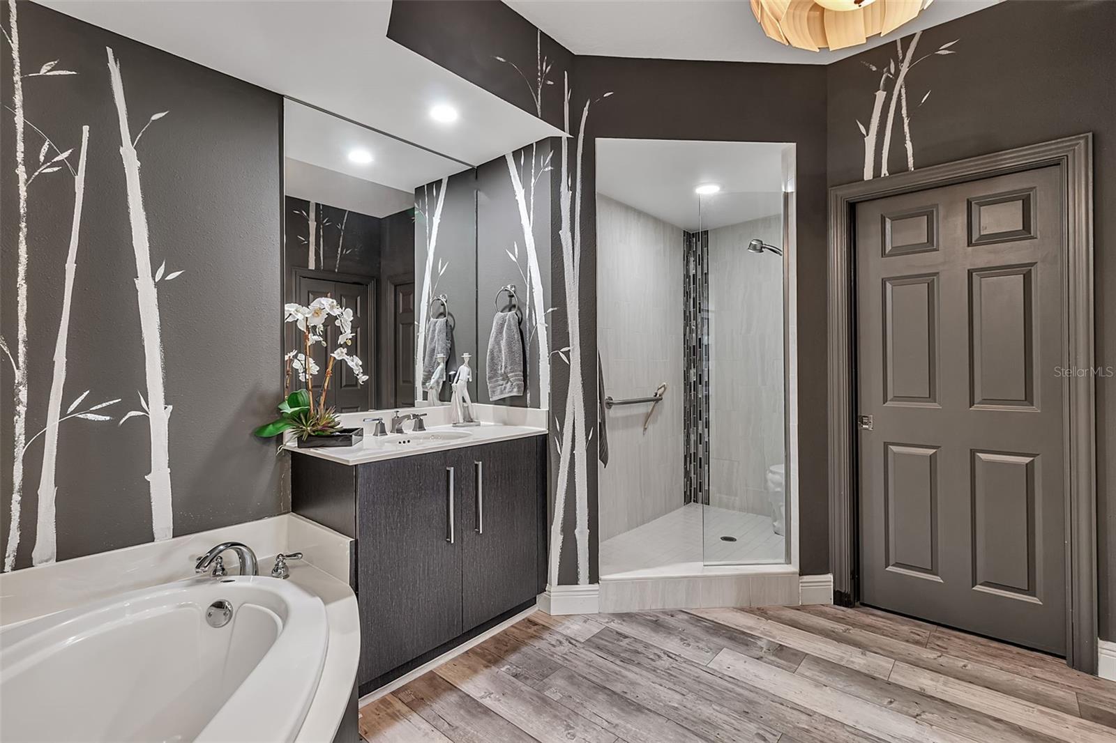 Image 46 of 96 For 385 Point Road 704