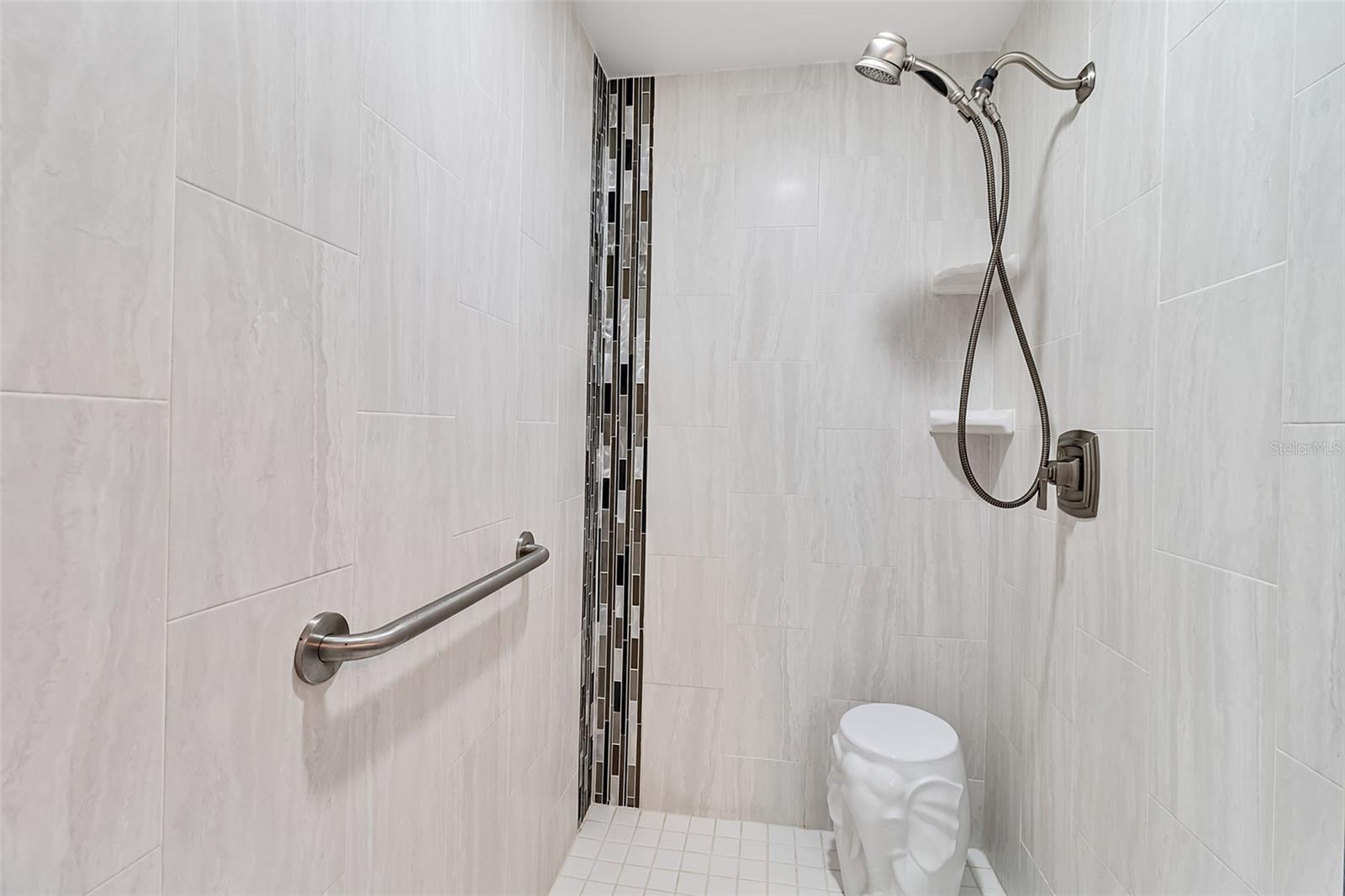 Image 47 of 96 For 385 Point Road 704