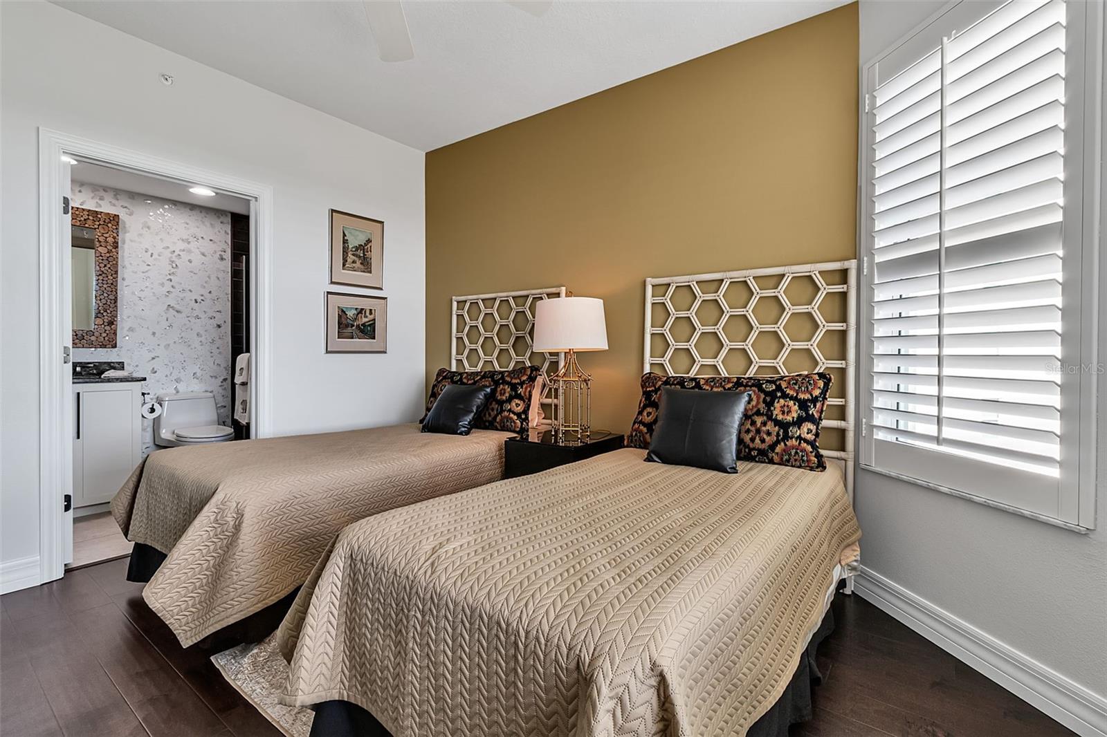 Image 49 of 96 For 385 Point Road 704