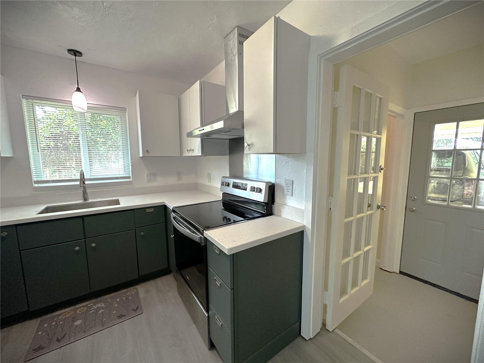 Image 11 of 37 For 2275 Hawthorne Street