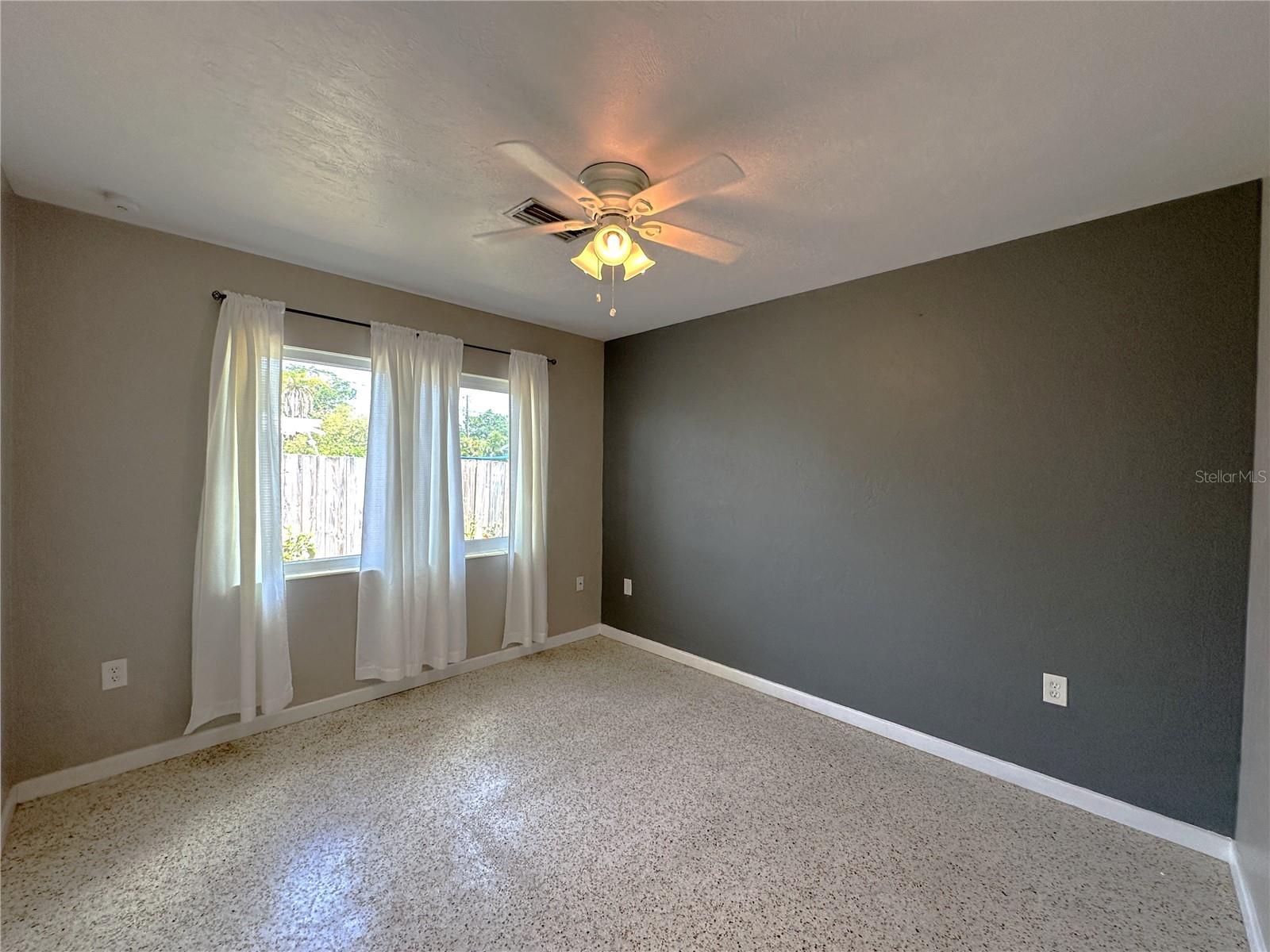 Image 15 of 37 For 2275 Hawthorne Street