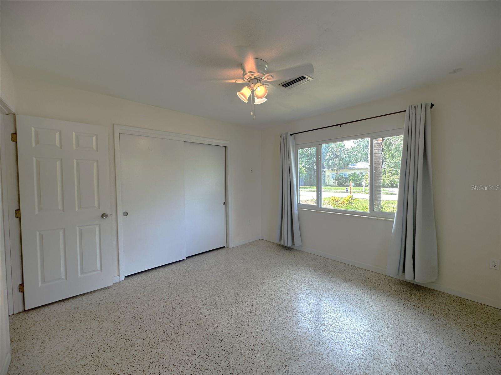 Image 18 of 37 For 2275 Hawthorne Street