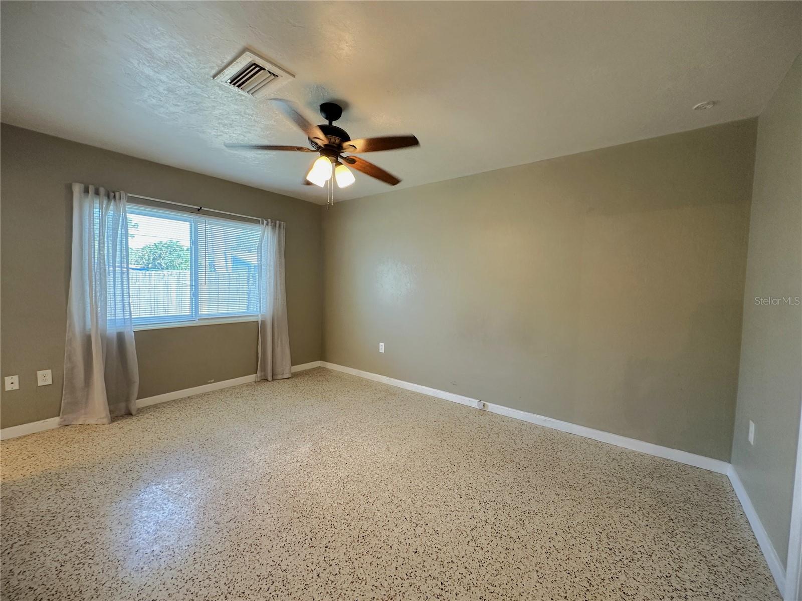 Image 19 of 37 For 2275 Hawthorne Street