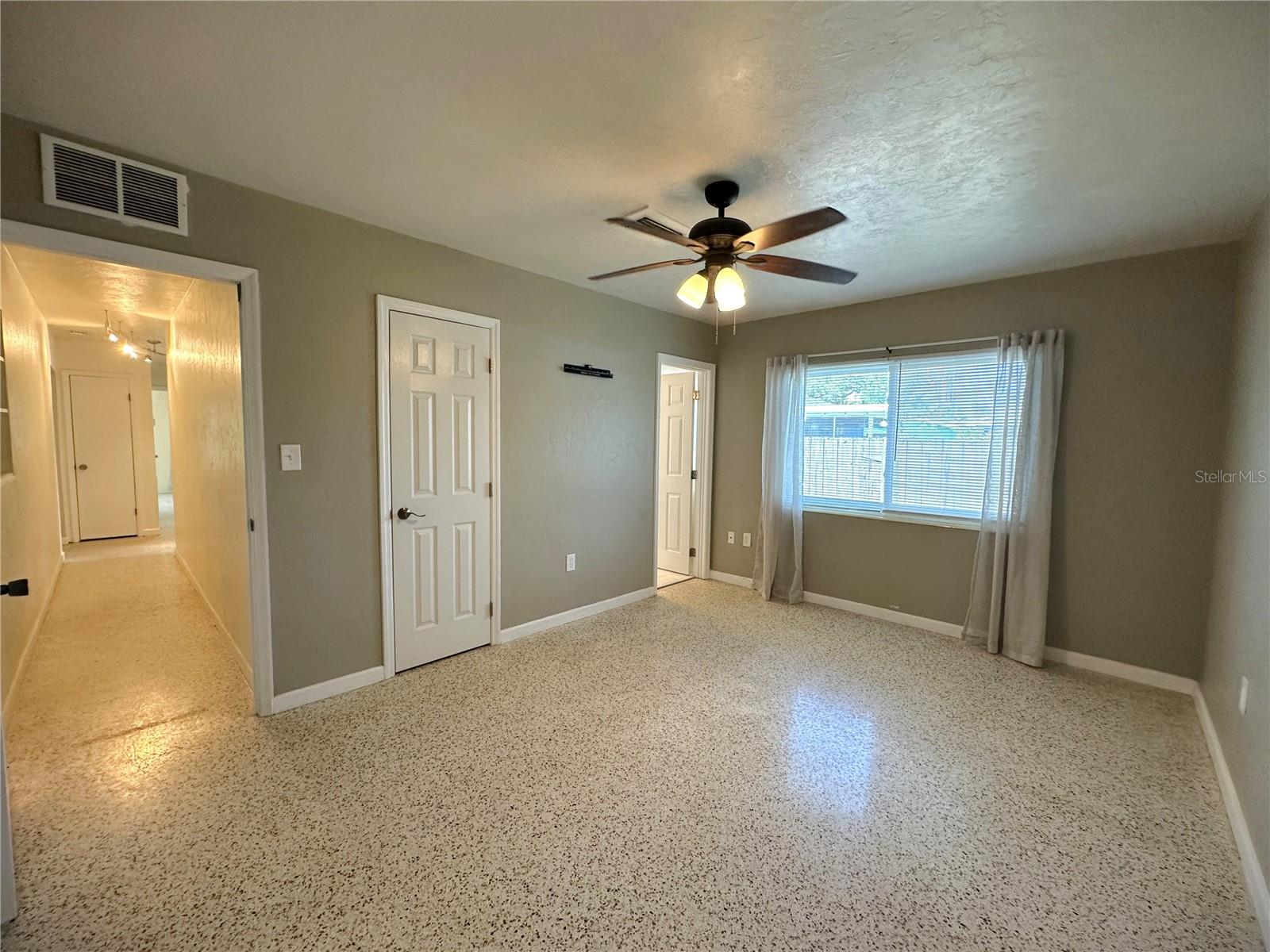 Image 20 of 37 For 2275 Hawthorne Street