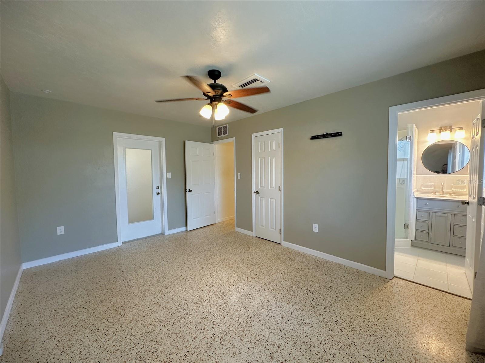 Image 21 of 37 For 2275 Hawthorne Street