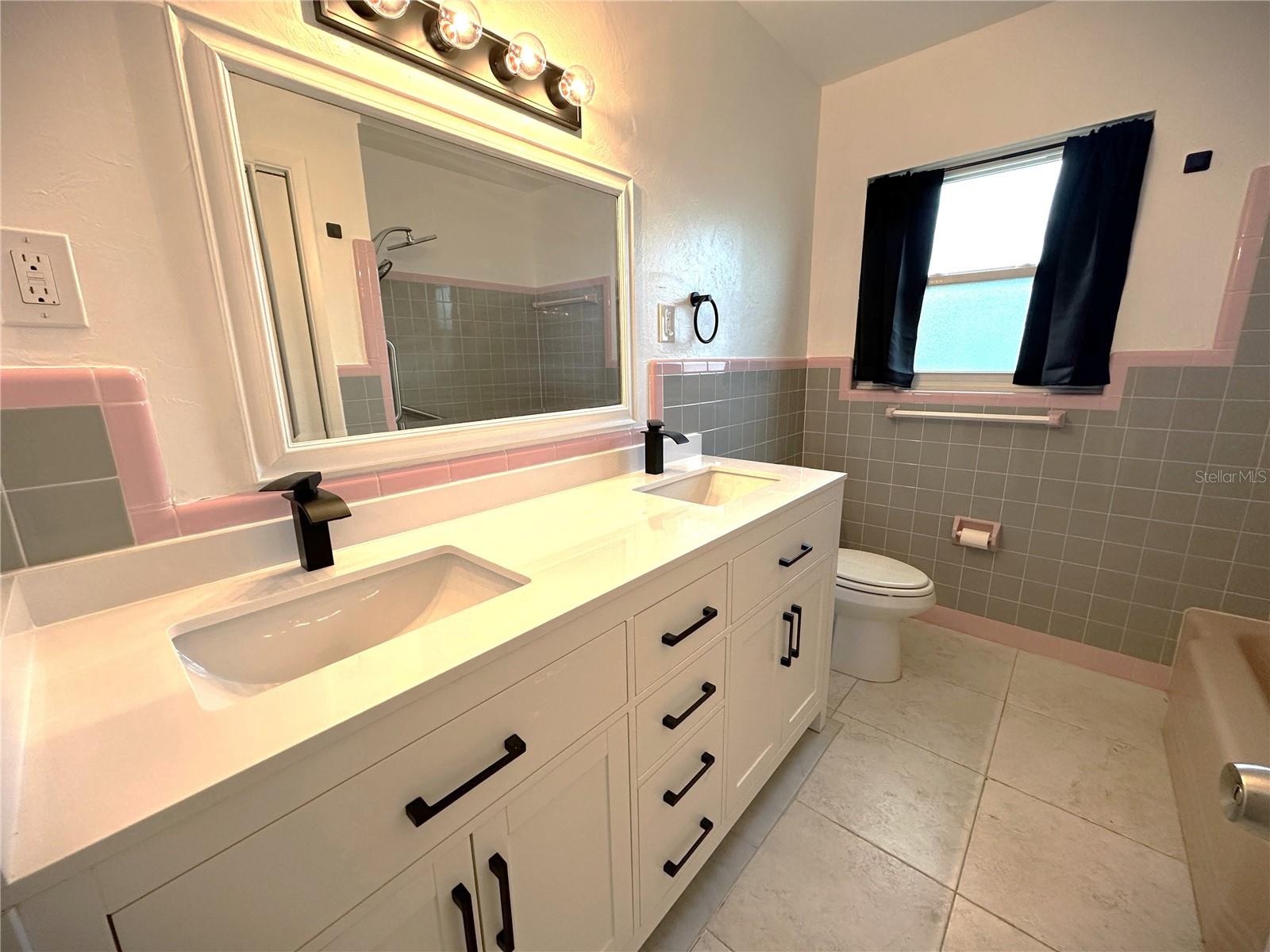 Image 4 of 37 For 2275 Hawthorne Street