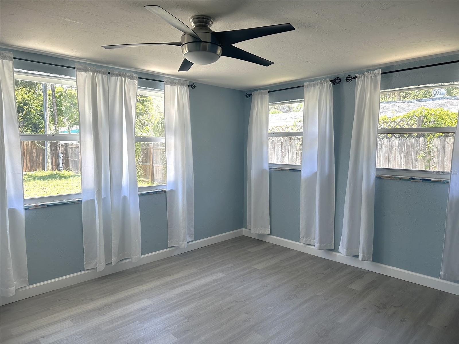 Image 7 of 37 For 2275 Hawthorne Street