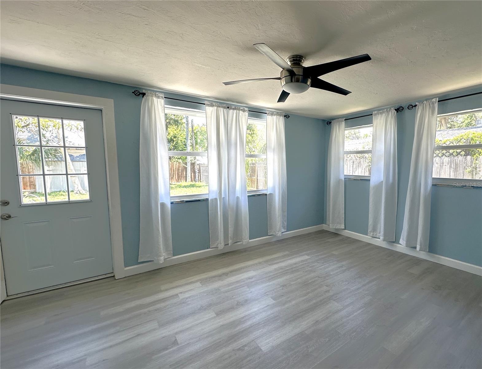 Image 8 of 37 For 2275 Hawthorne Street