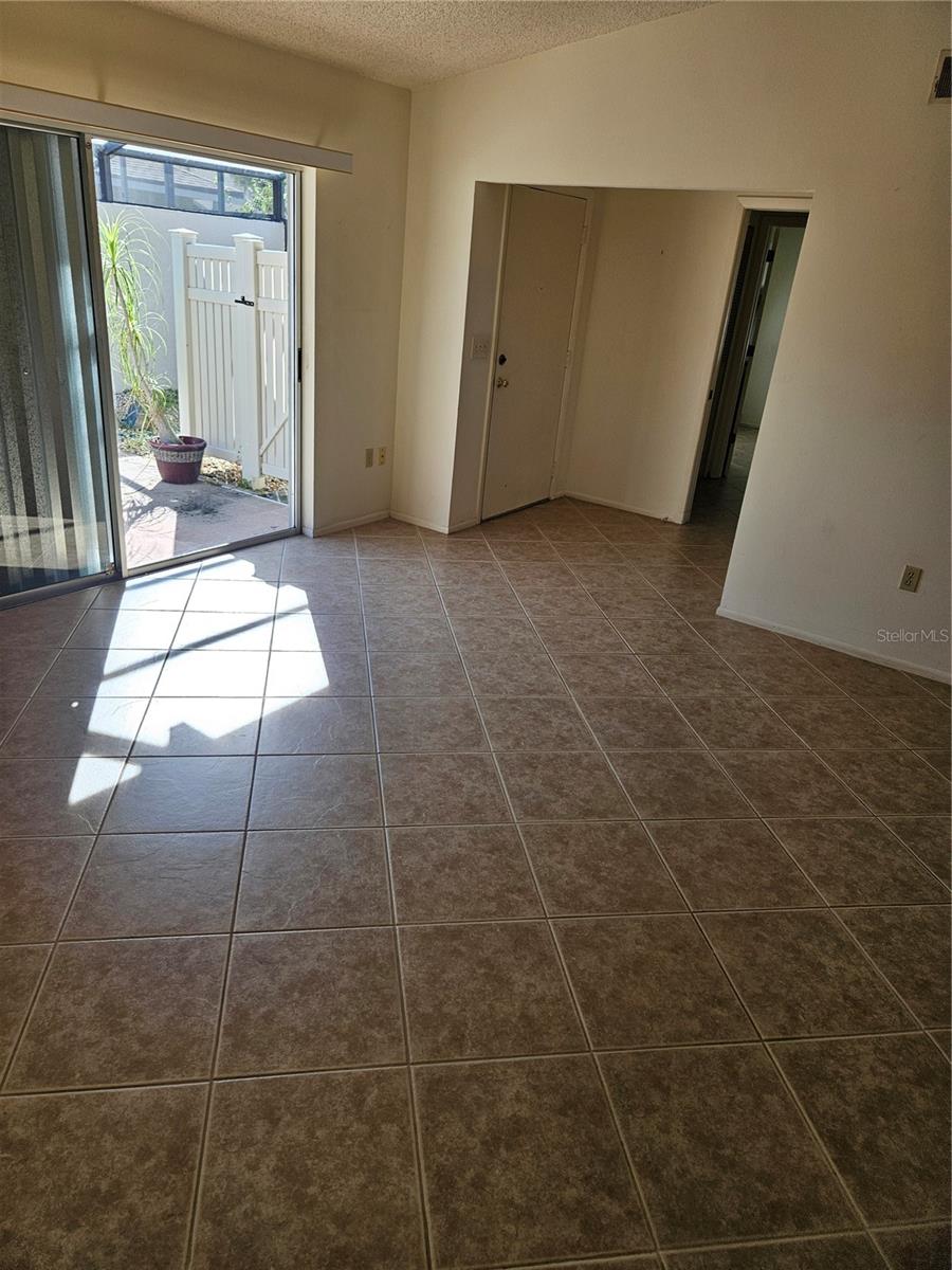 Image 15 of 30 For 4073 Center Pointe Place