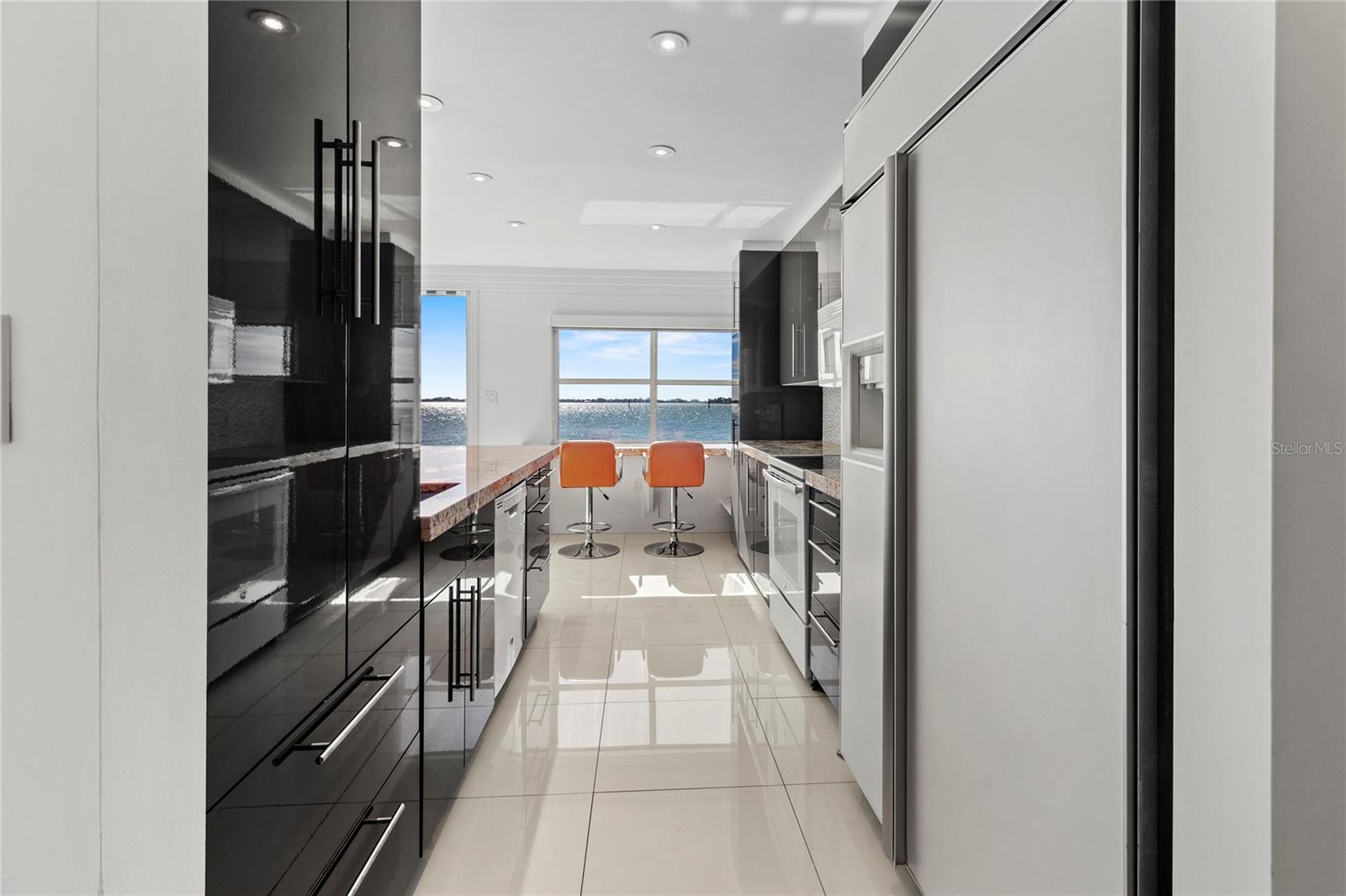 Image 11 of 42 For 400 Golden Gate Point 11