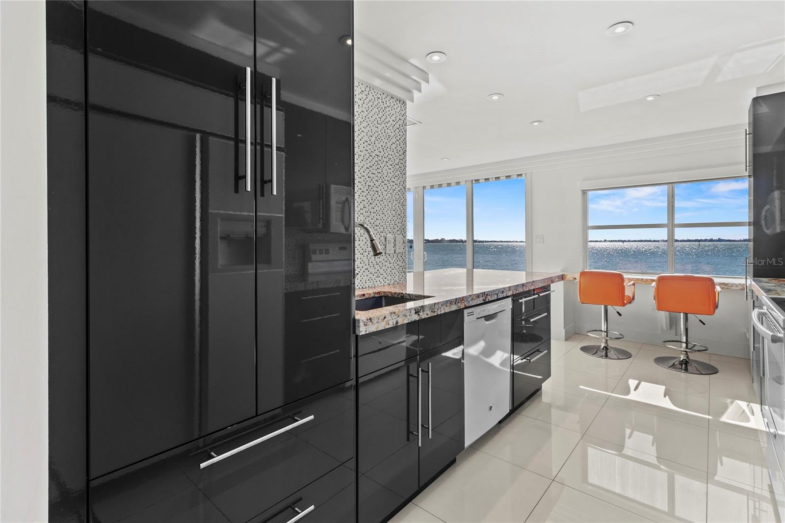 Image 12 of 42 For 400 Golden Gate Point 11