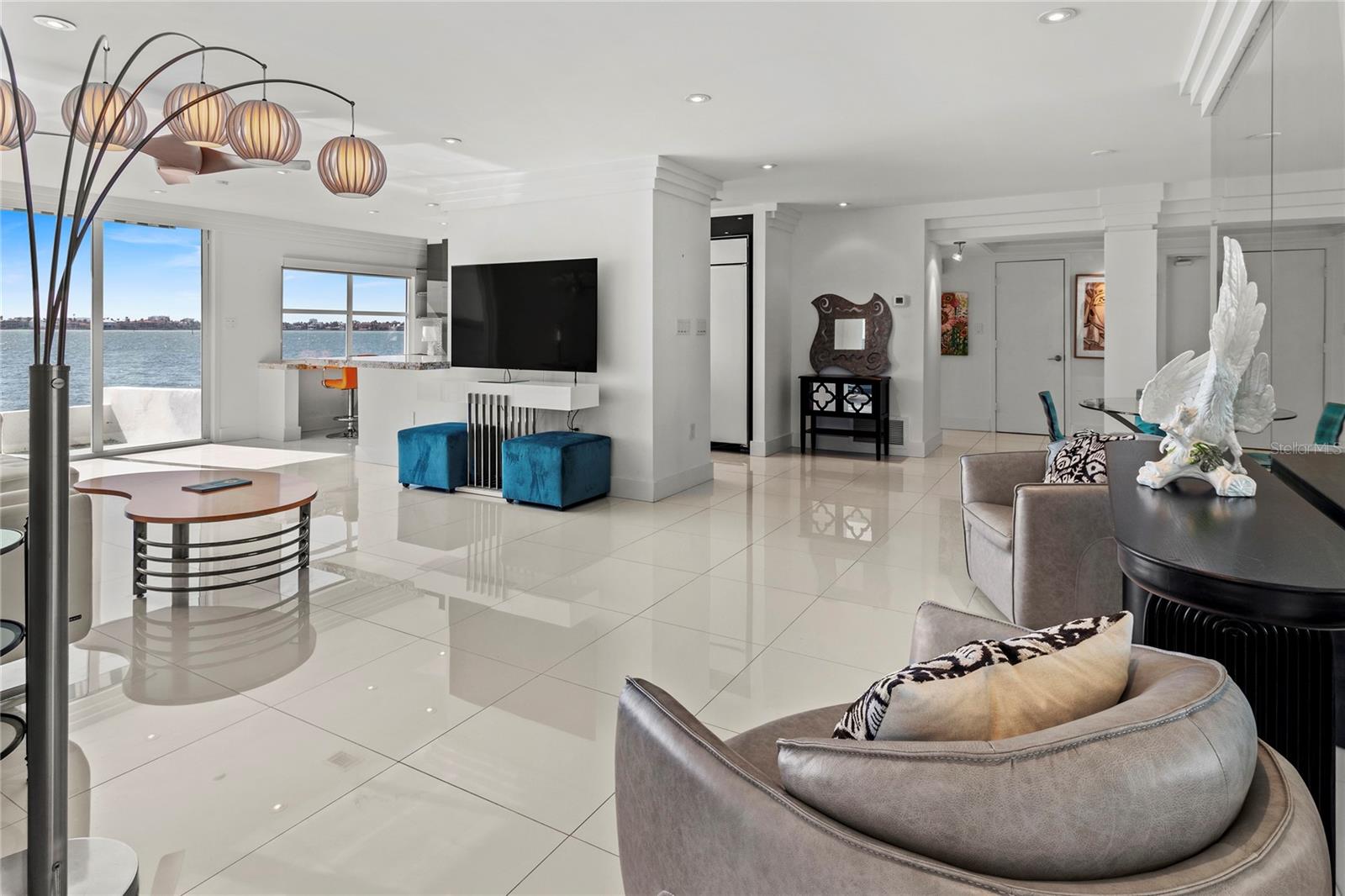 Image 3 of 42 For 400 Golden Gate Point 11