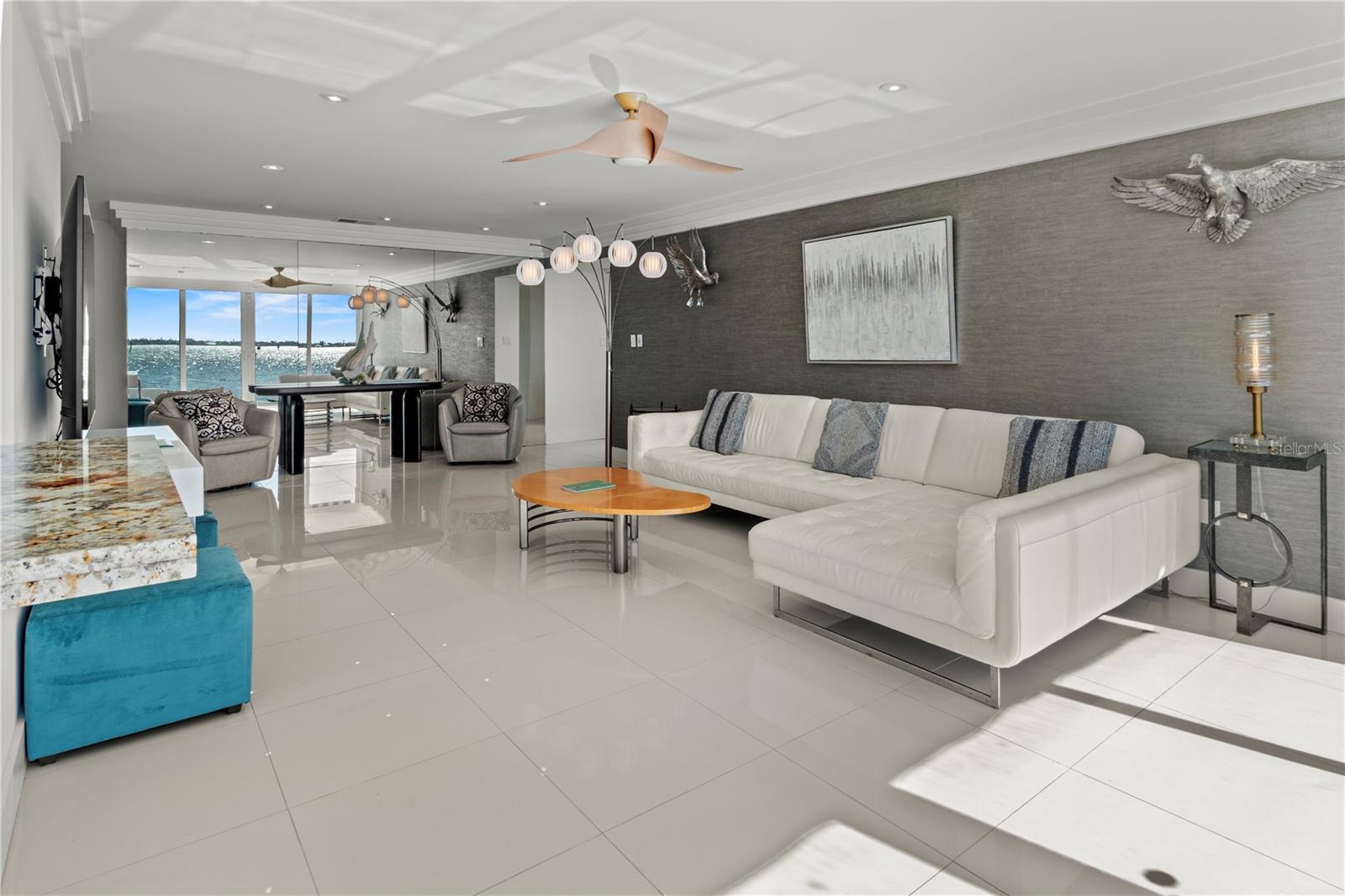 Image 6 of 42 For 400 Golden Gate Point 11