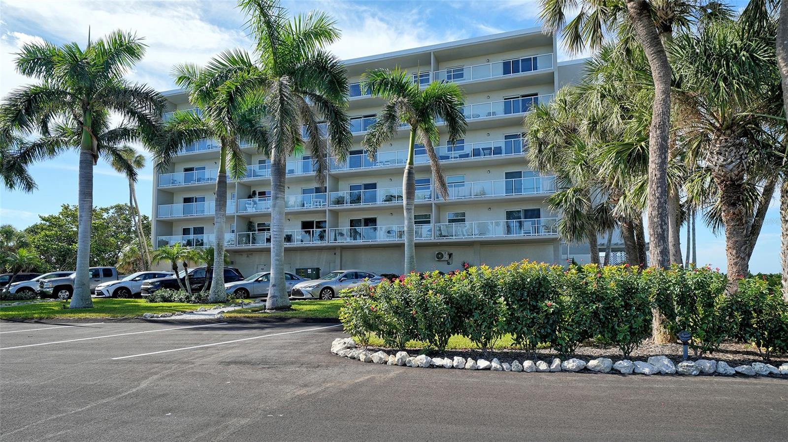 Image 3 of 45 For 2721 Gulf Of Mexico Drive 408