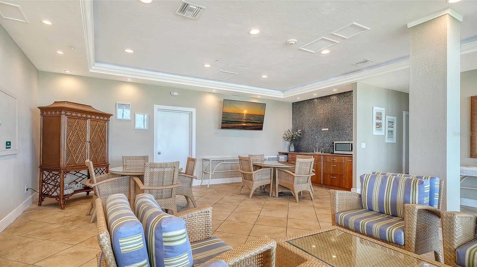 Image 33 of 45 For 2721 Gulf Of Mexico Drive 408