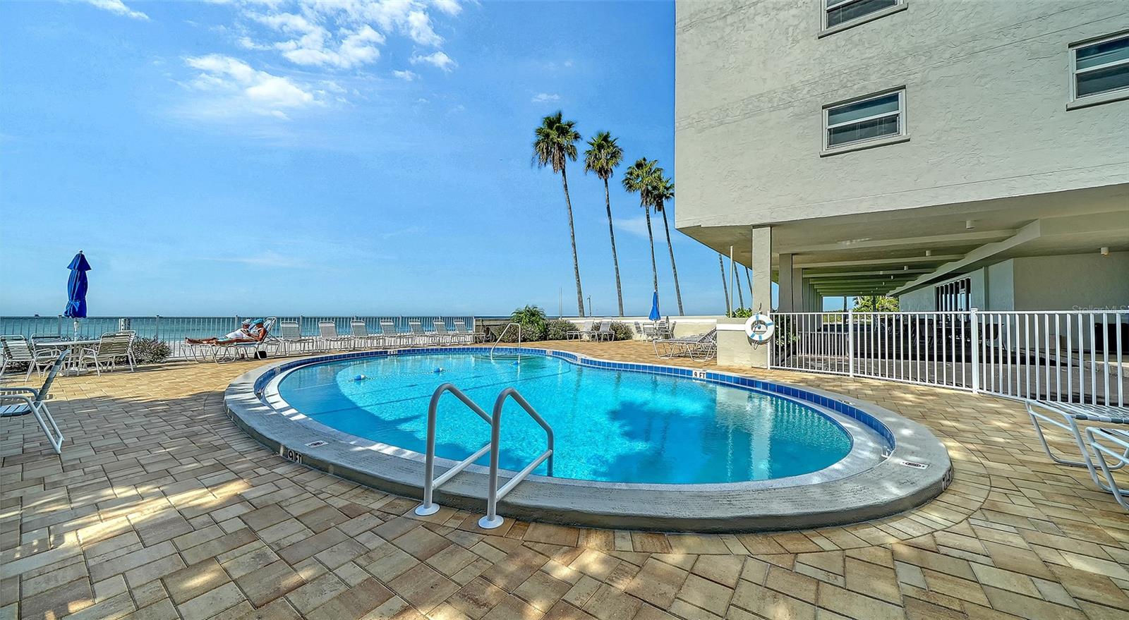 Image 37 of 45 For 2721 Gulf Of Mexico Drive 408