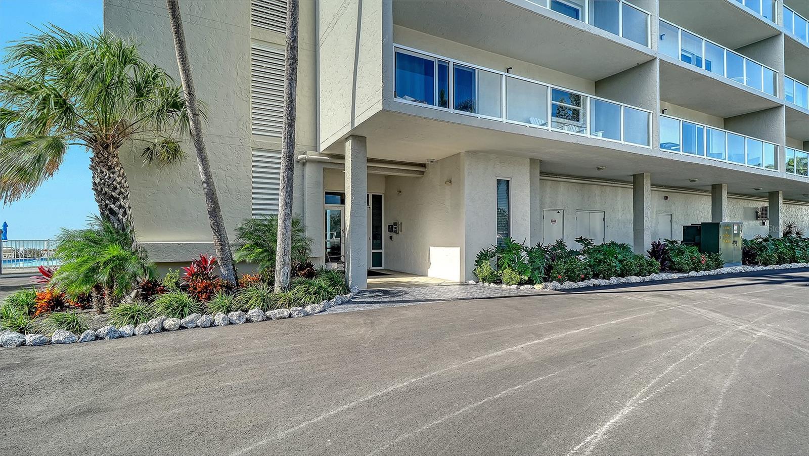 Image 4 of 45 For 2721 Gulf Of Mexico Drive 408