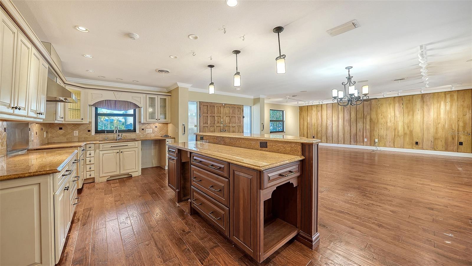 Image 16 of 34 For 338 Bird Key Drive