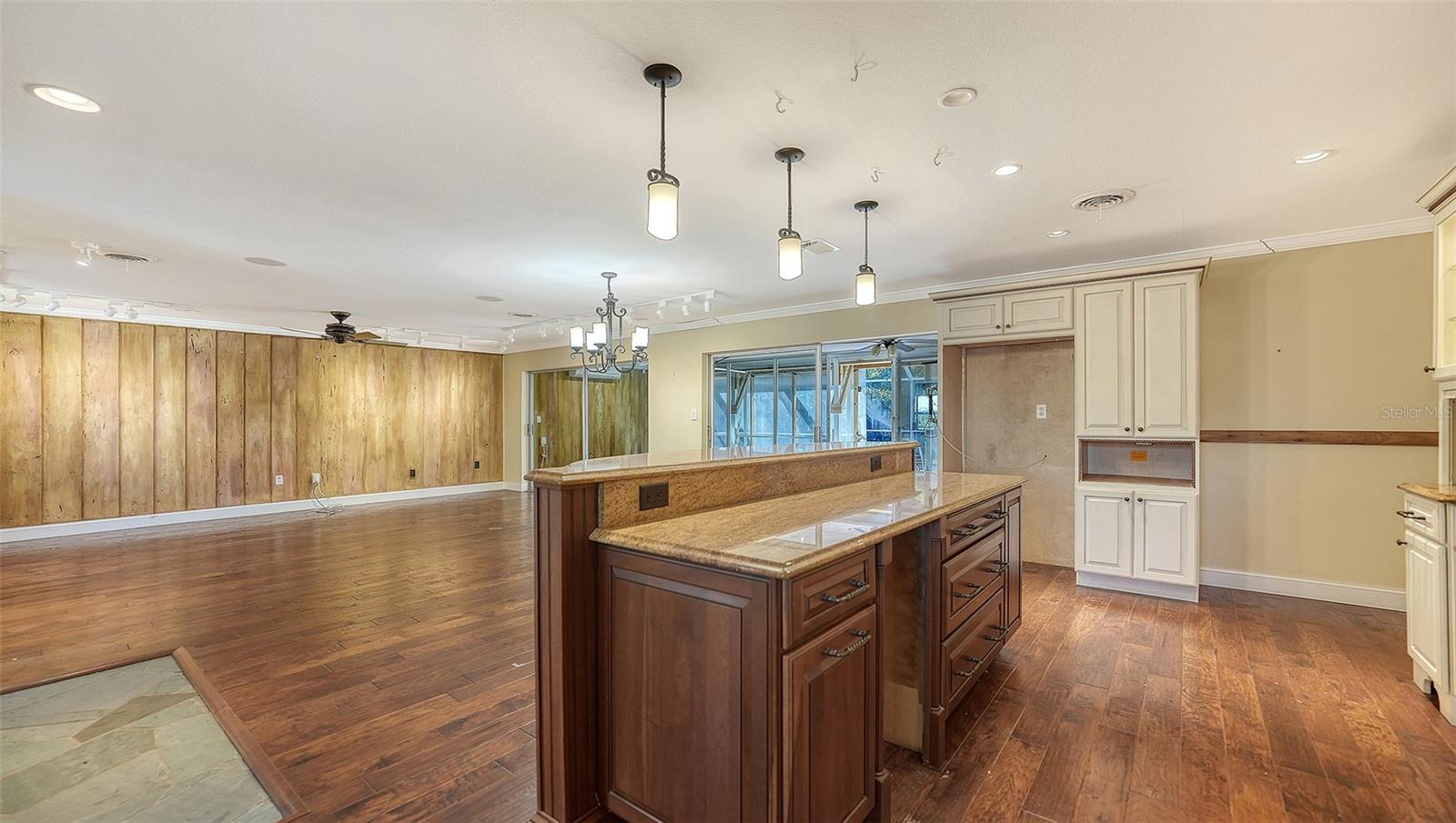 Image 17 of 34 For 338 Bird Key Drive