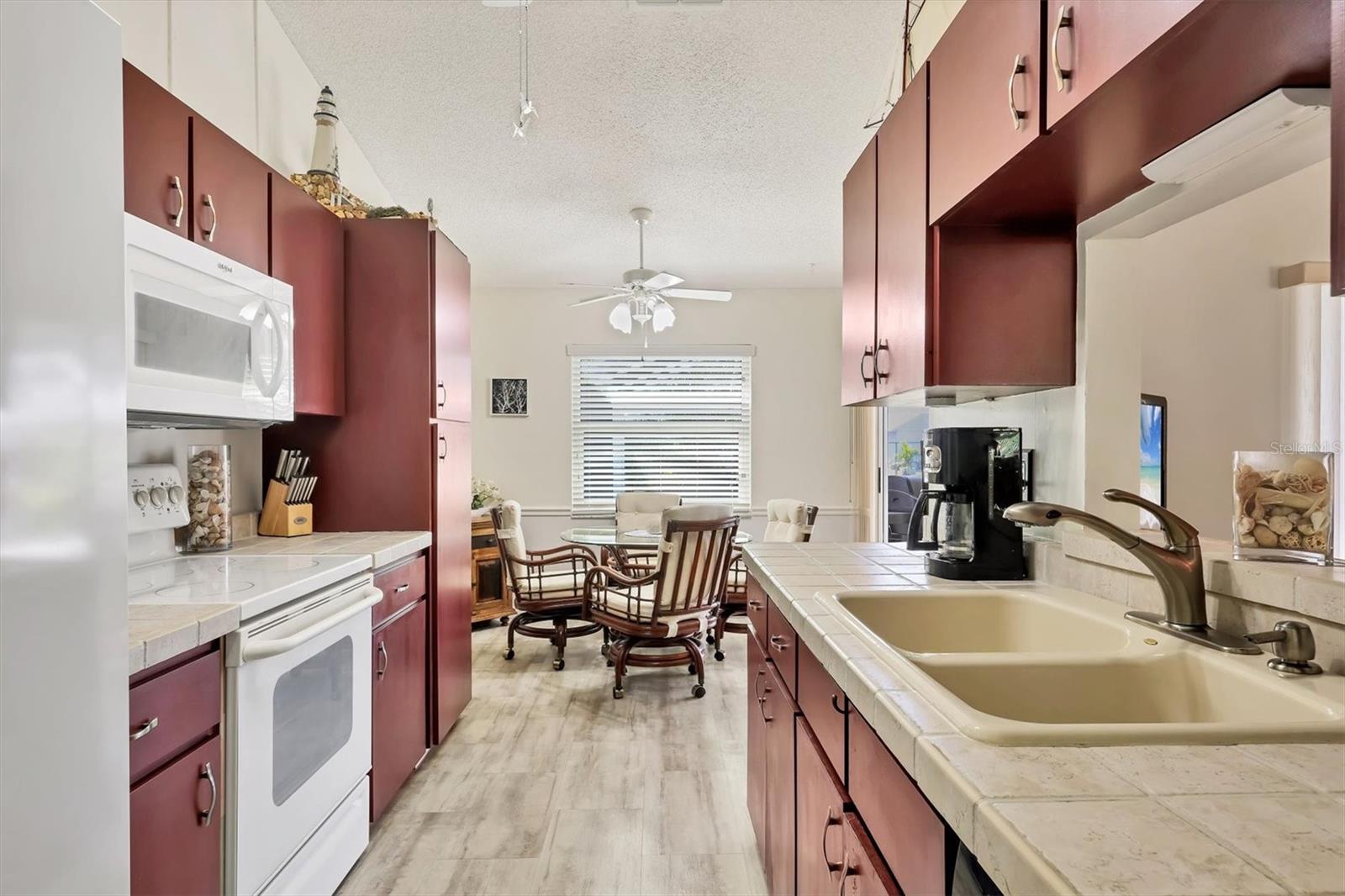 Image 12 of 50 For 5908 Garden Lakes Majestic