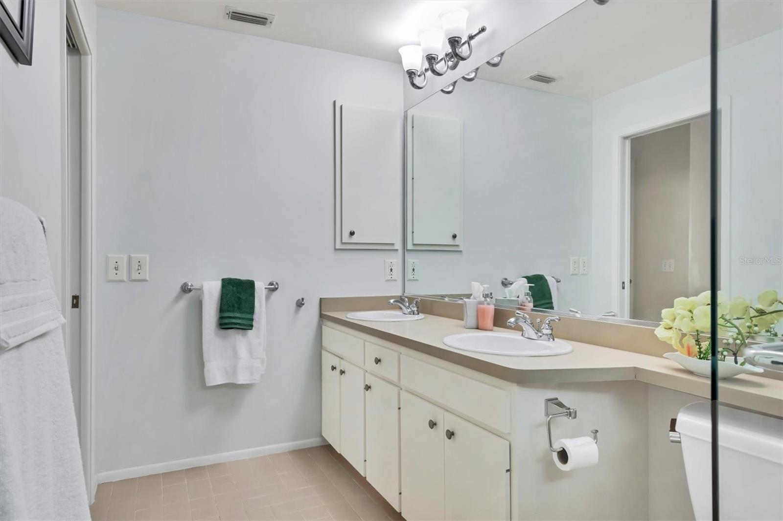 Image 19 of 50 For 5908 Garden Lakes Majestic