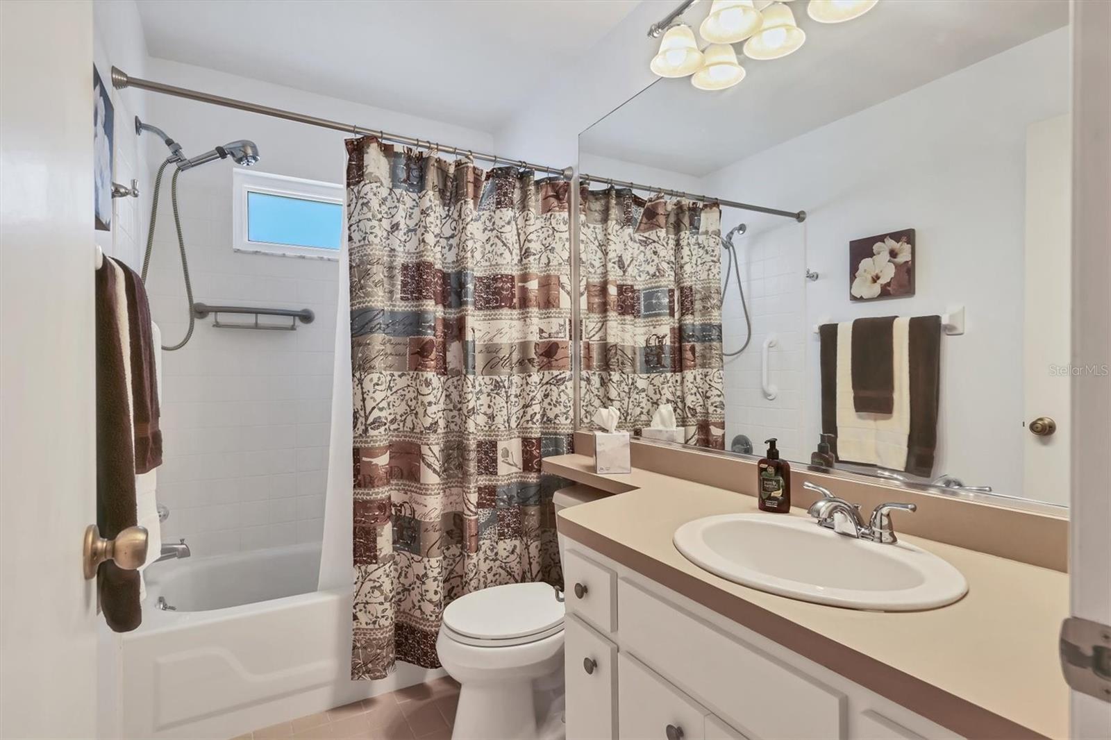 Image 23 of 50 For 5908 Garden Lakes Majestic