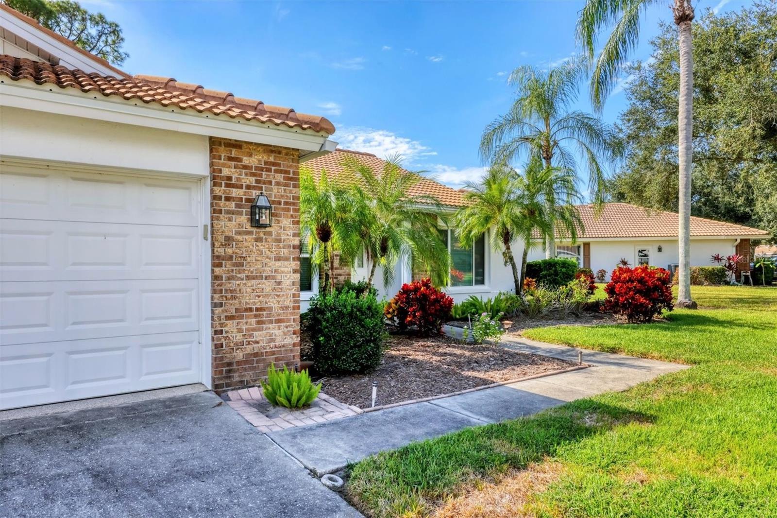 Image 3 of 50 For 5908 Garden Lakes Majestic