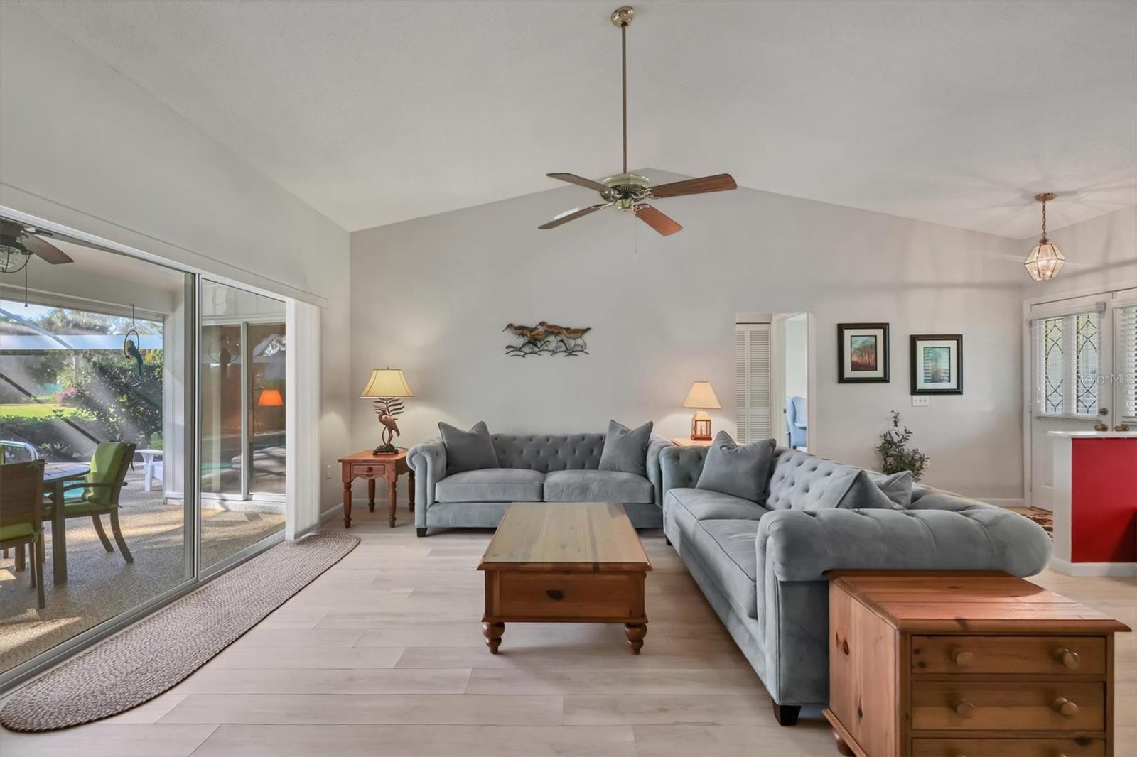 Image 5 of 50 For 5908 Garden Lakes Majestic