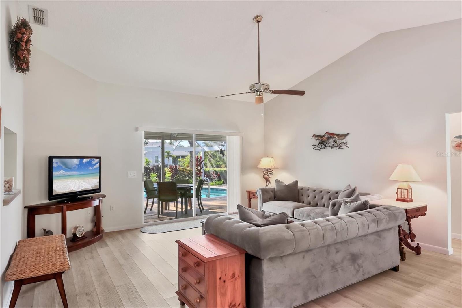 Image 6 of 50 For 5908 Garden Lakes Majestic