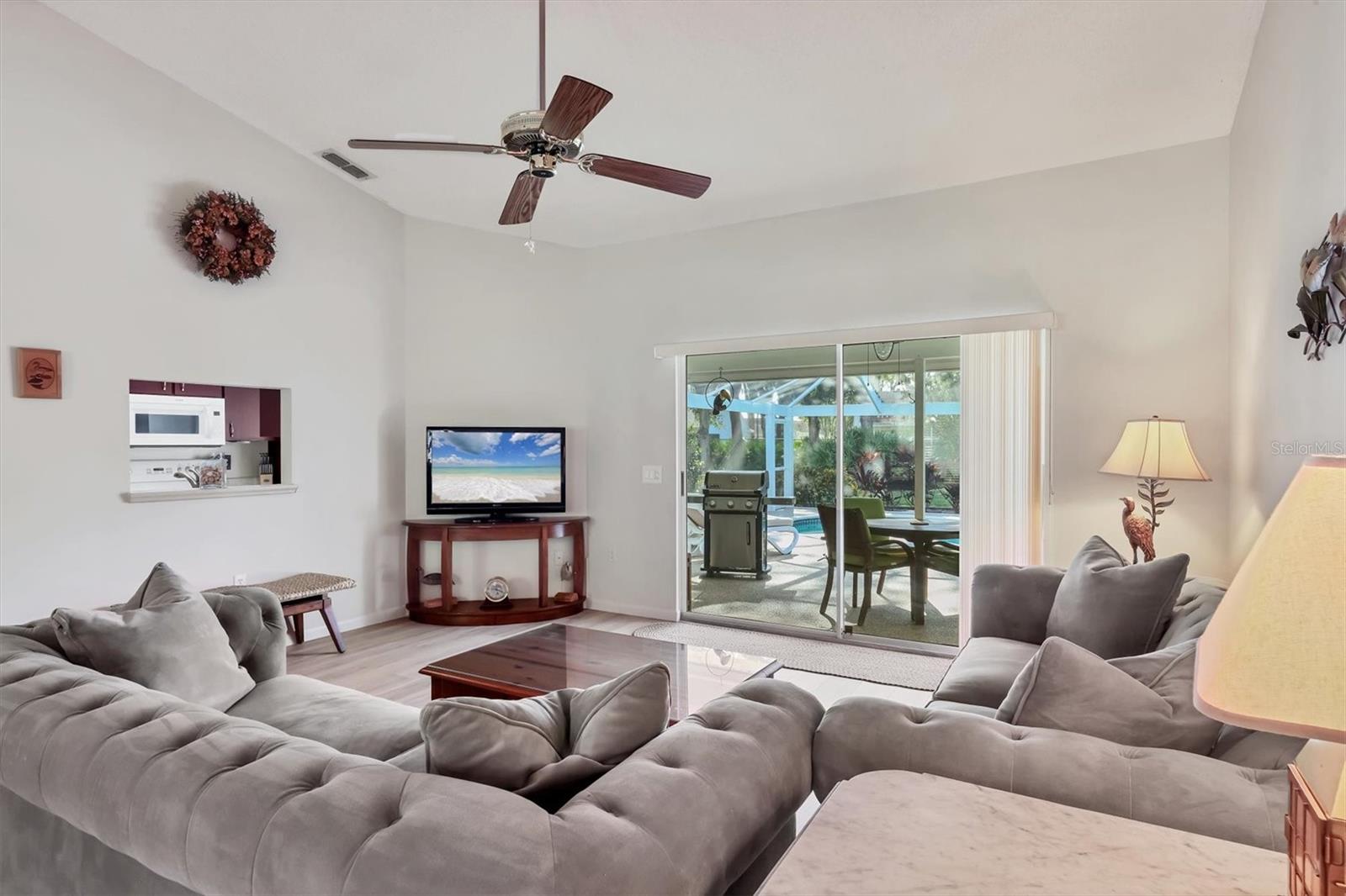 Image 8 of 50 For 5908 Garden Lakes Majestic