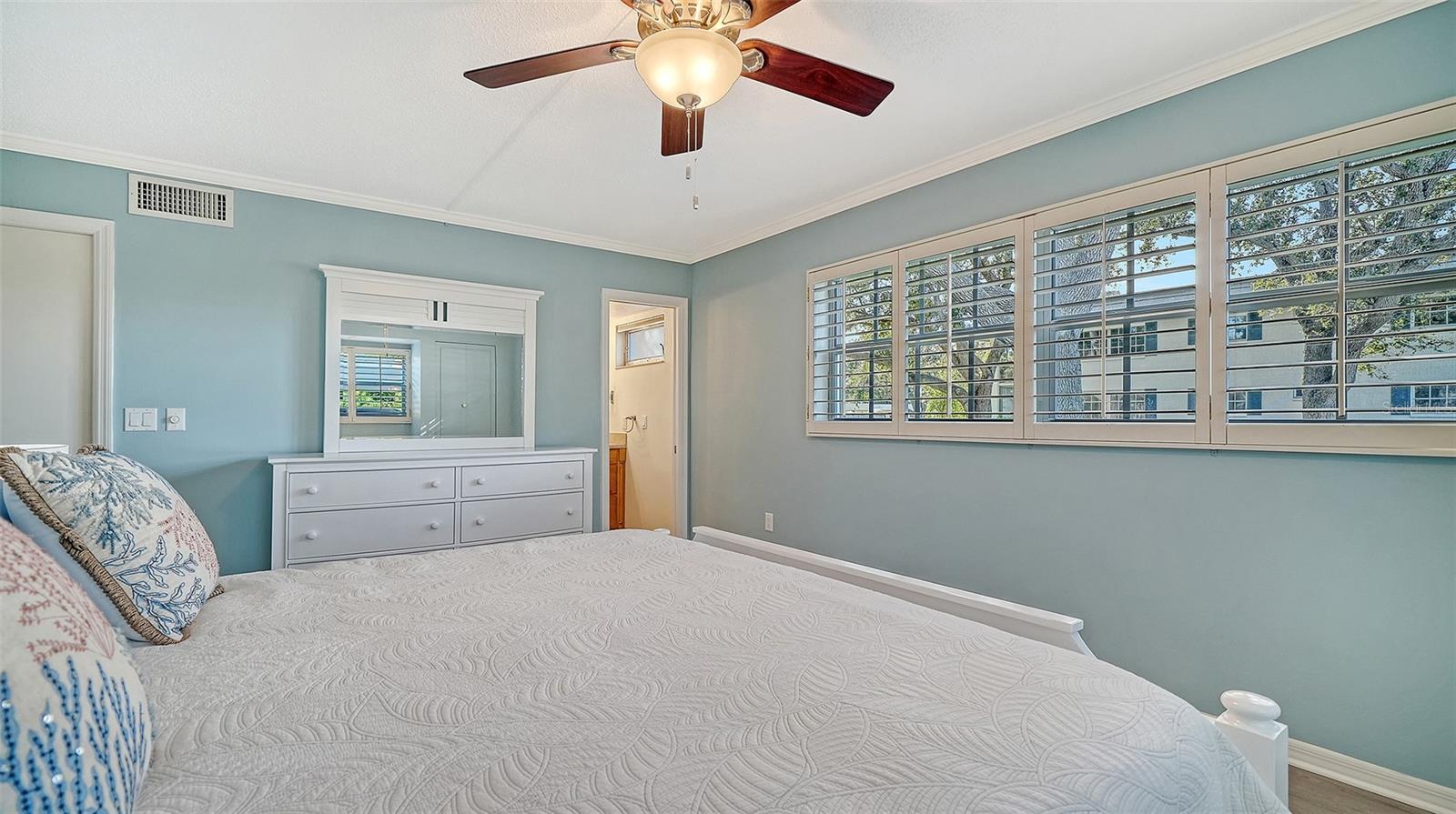 Image 28 of 45 For 1701 Southwood Street 1701