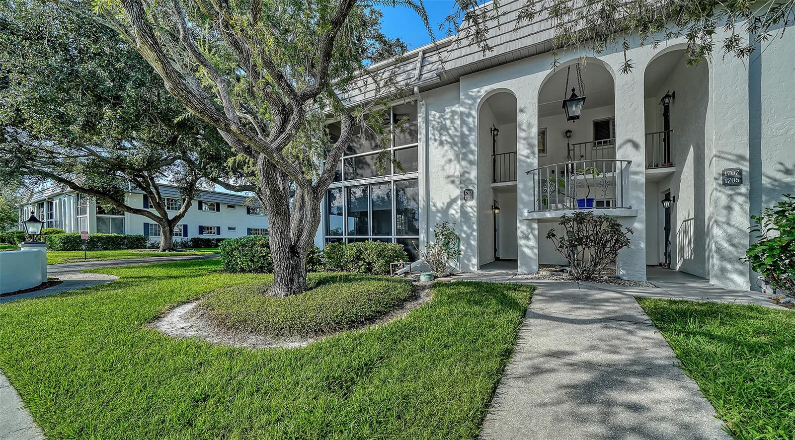 Image 4 of 45 For 1701 Southwood Street 1701