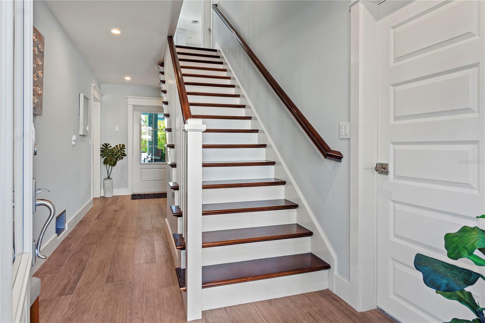 Image 17 of 79 For 519 Villa Rosa Way