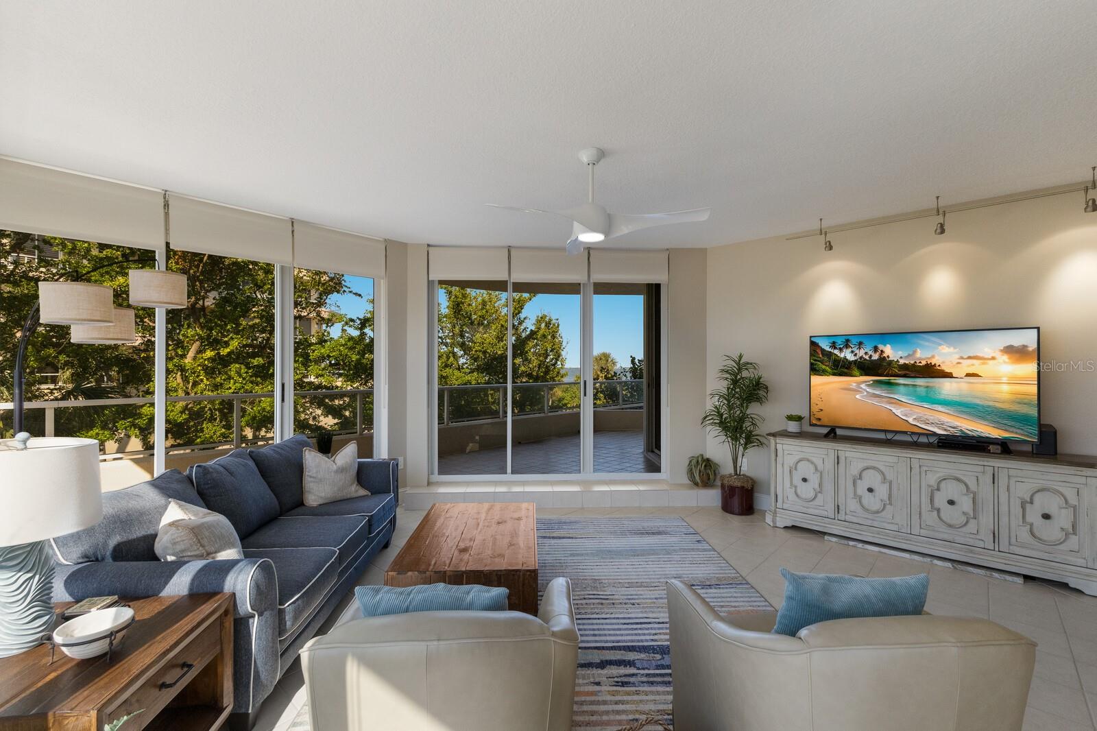 Image 12 of 49 For 3070 Grand Bay Boulevard 612