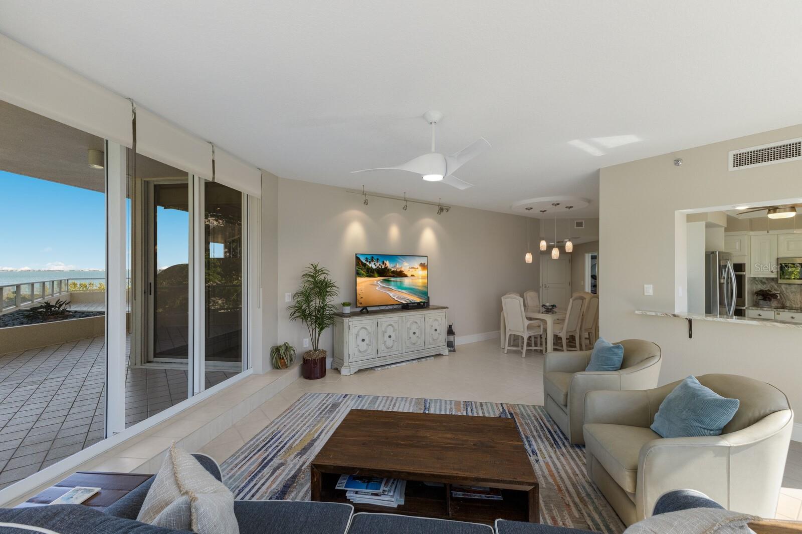 Image 14 of 49 For 3070 Grand Bay Boulevard 612