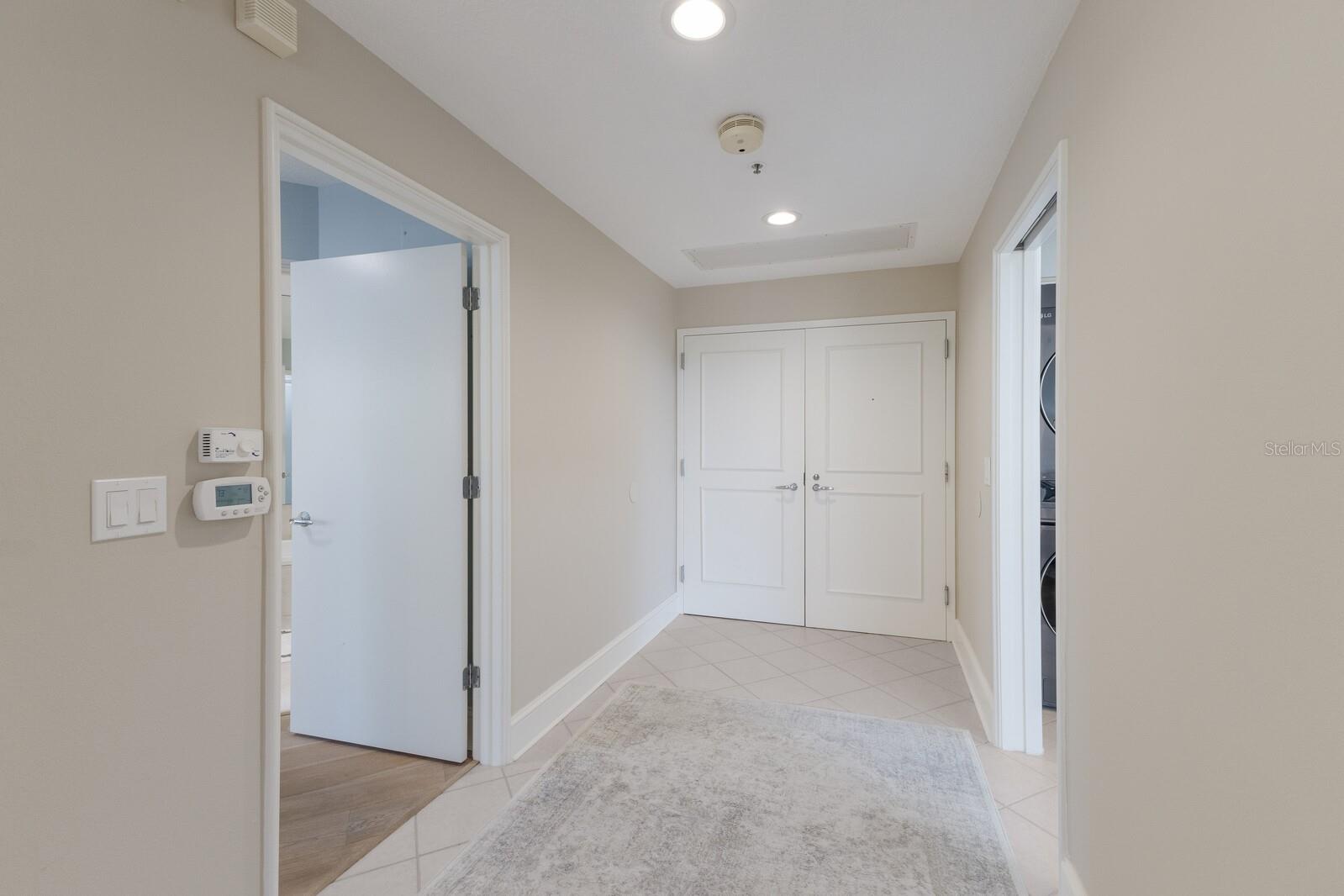 Image 21 of 49 For 3070 Grand Bay Boulevard 612