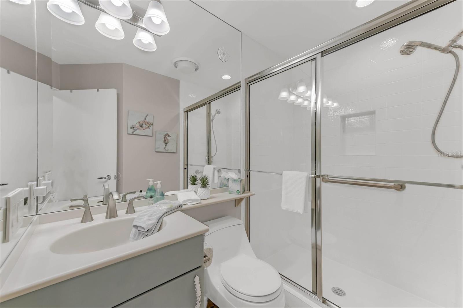 Image 31 of 49 For 3070 Grand Bay Boulevard 612