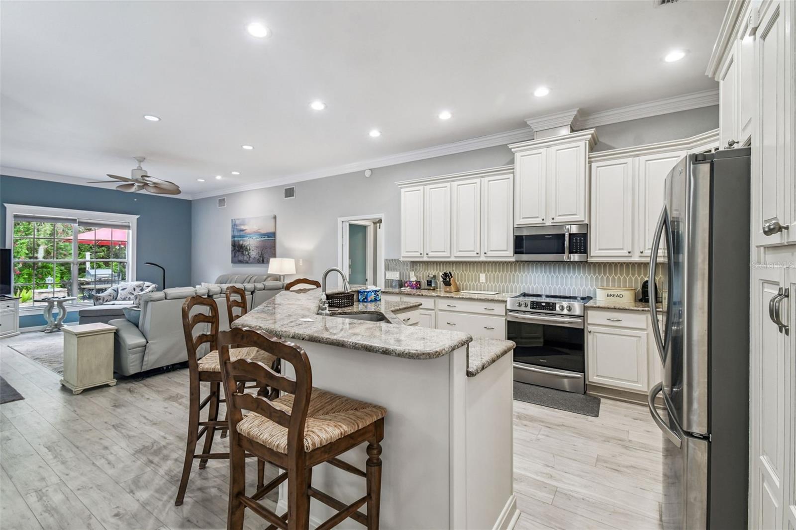 Image 20 of 79 For 7487 Southampton