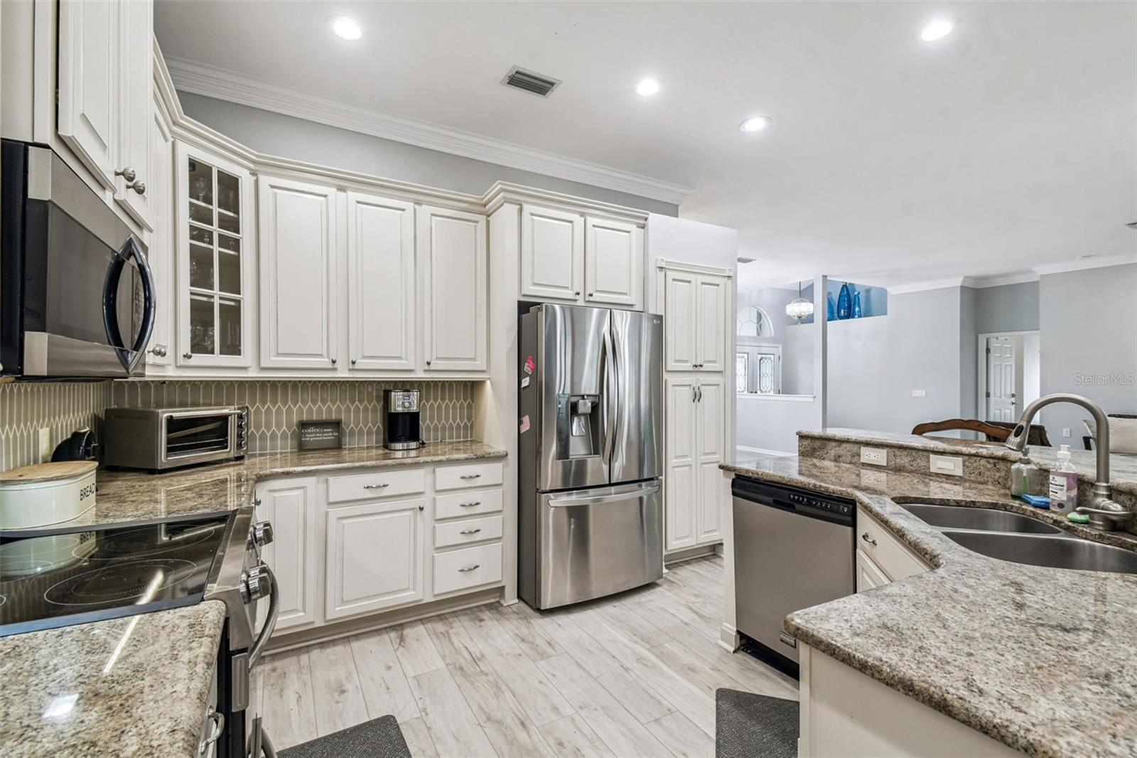 Image 23 of 79 For 7487 Southampton