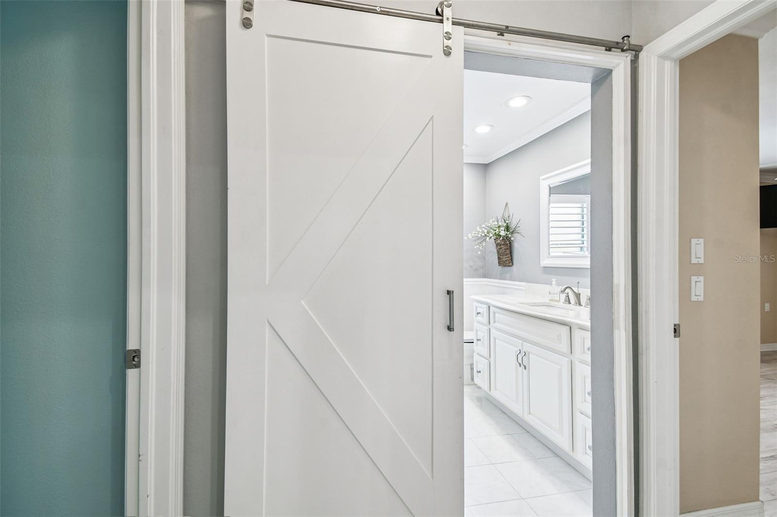 Image 36 of 79 For 7487 Southampton