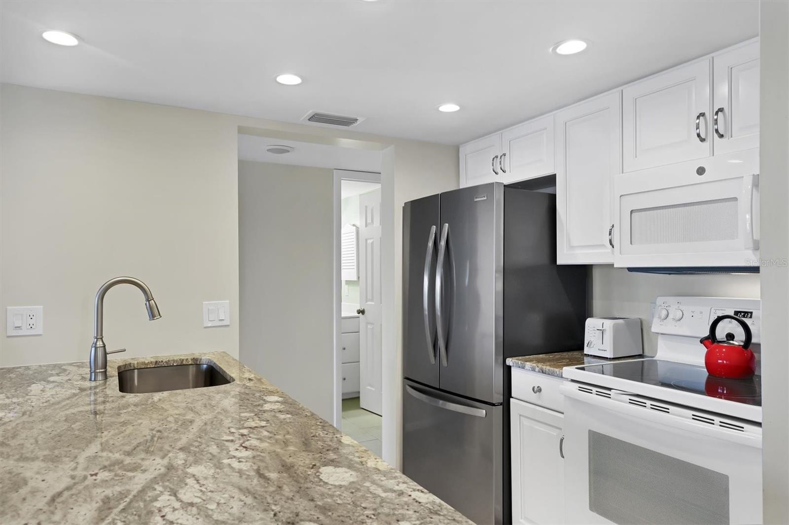 Image 12 of 50 For 1900 Cove Ii Place 127