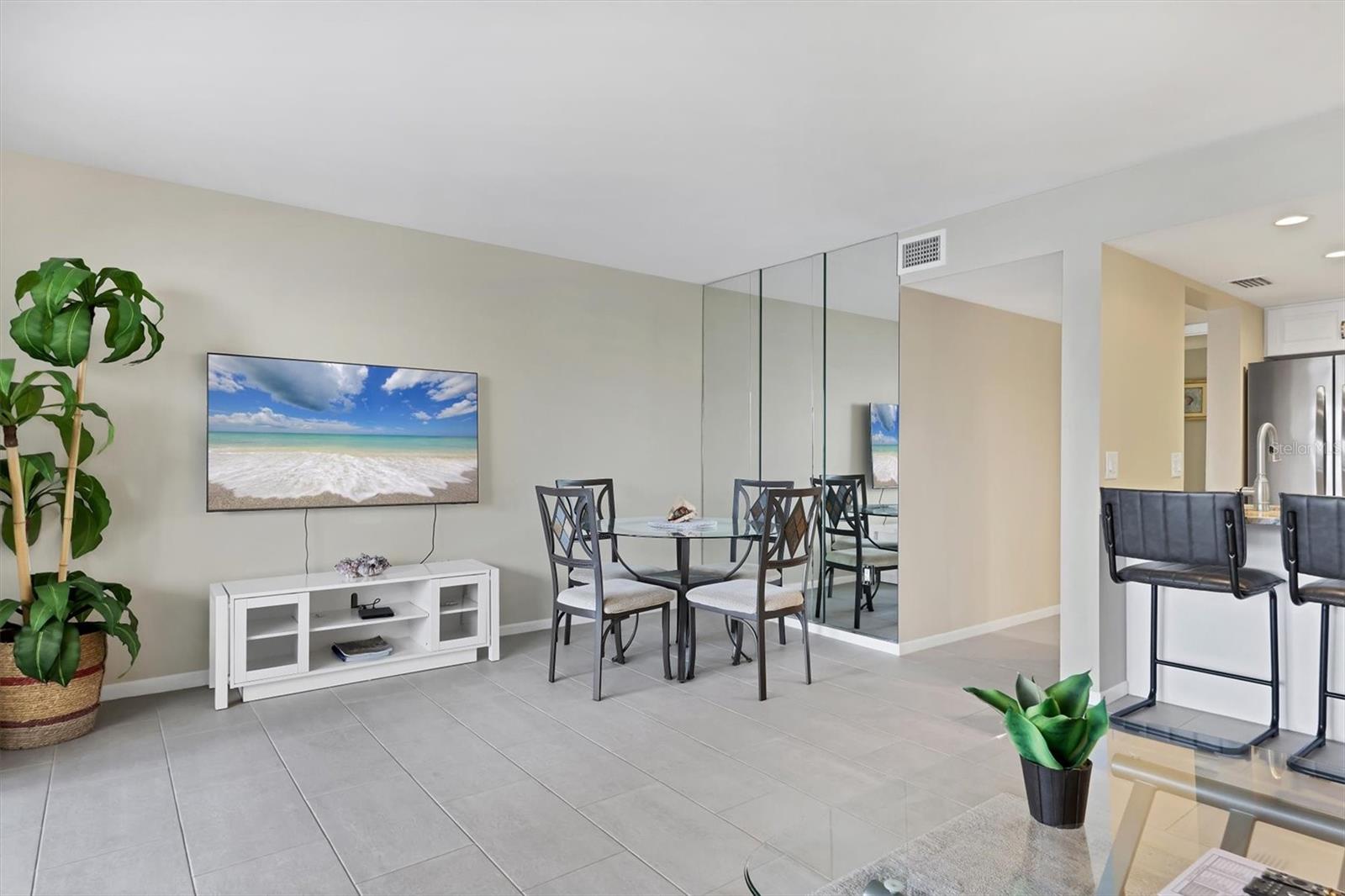 Image 16 of 50 For 1900 Cove Ii Place 127