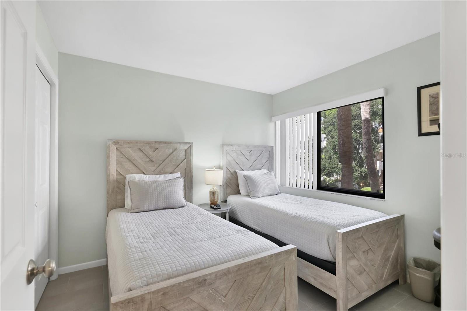 Image 21 of 50 For 1900 Cove Ii Place 127