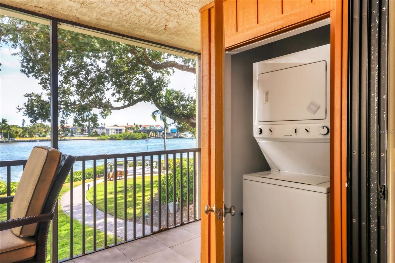 Image 23 of 50 For 1900 Cove Ii Place 127