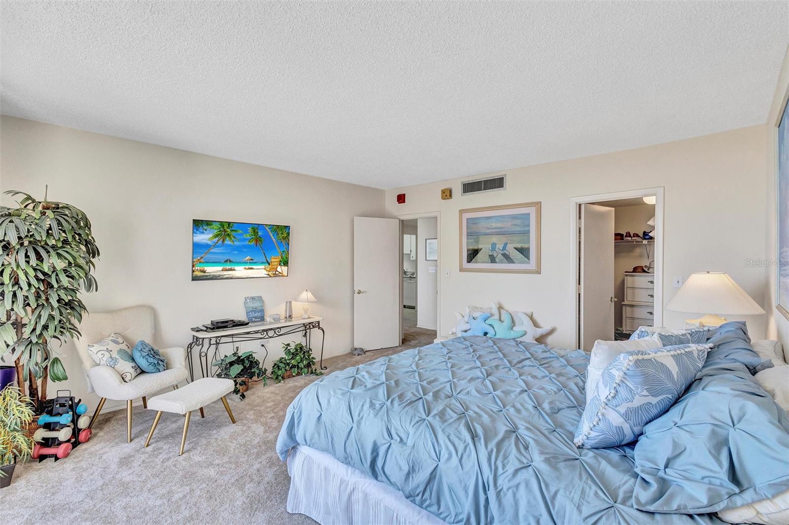 Image 17 of 30 For 1212 Benjamin Franklin Drive 1105