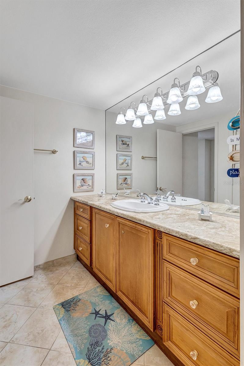 Image 19 of 30 For 1212 Benjamin Franklin Drive 1105